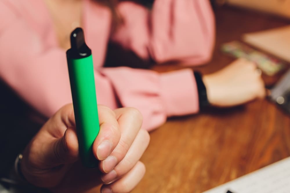 photo d'une cigarette électronique sans nicotine